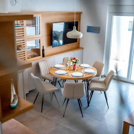 House Mareta - Outdoor Swimming Pool, 4 Bedrooms, Wifi *