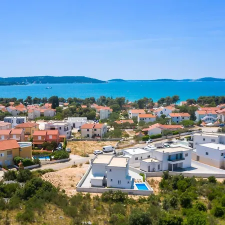 Vila House Mareta - Outdoor Swimming Pool, 4 Bedrooms, Wifi