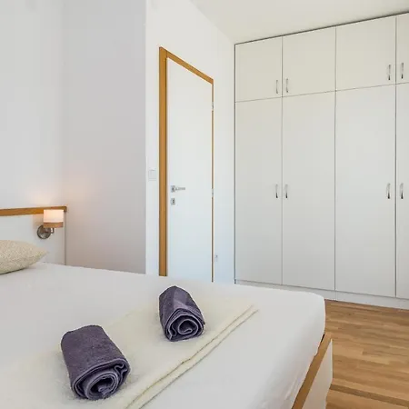 House Mareta - Outdoor Swimming Pool, 4 Bedrooms, Wifi Jadrija