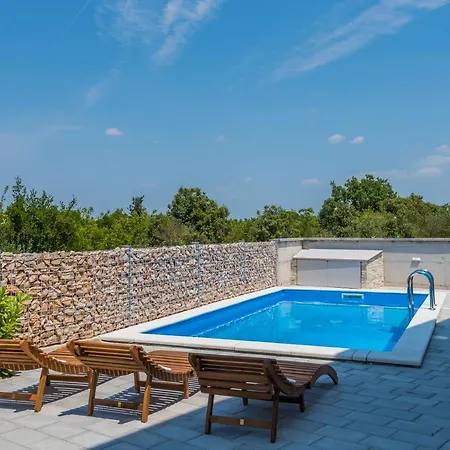 Villa House Mareta - Outdoor Swimming Pool, 4 Bedrooms, Wifi *