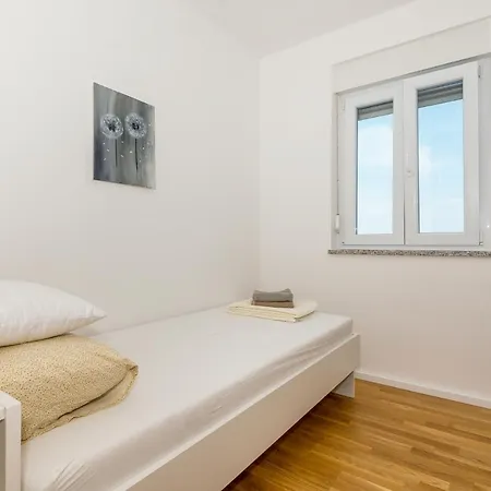 House Mareta - Outdoor Swimming Pool, 4 Bedrooms, Wifi