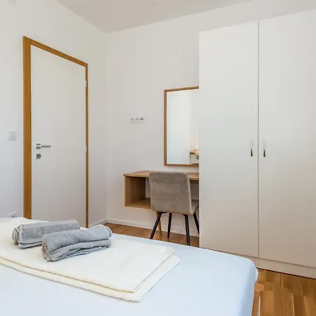 Vila House Mareta - Outdoor Swimming Pool, 4 Bedrooms, Wifi Jadrija