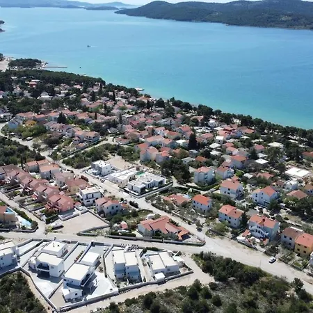 House Mareta - Outdoor Swimming Pool, 4 Bedrooms, Wifi Villa