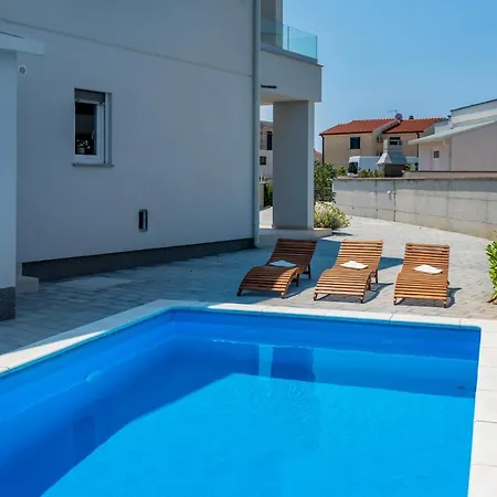 House Mareta - Outdoor Swimming Pool, 4 Bedrooms, Wifi Villa