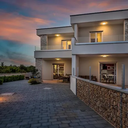 House Mareta - Outdoor Swimming Pool, 4 Bedrooms, Wifi