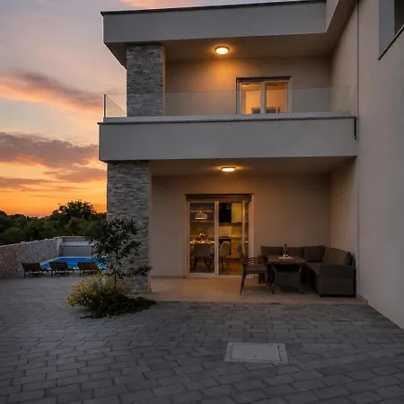 Villa House Mareta - Outdoor Swimming Pool, 4 Bedrooms, Wifi *
