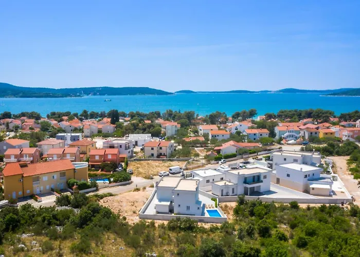 Villa House Mareta - Outdoor Swimming Pool, 4 Bedrooms, Wifi