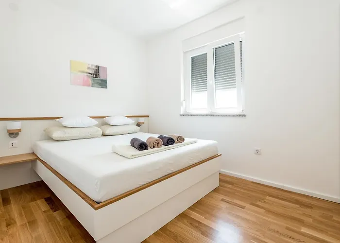 House Mareta - Outdoor Swimming Pool, 4 Bedrooms, Wifi *