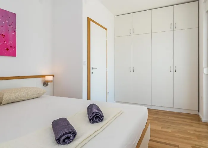 House Mareta - Outdoor Swimming Pool, 4 Bedrooms, Wifi Jadrija