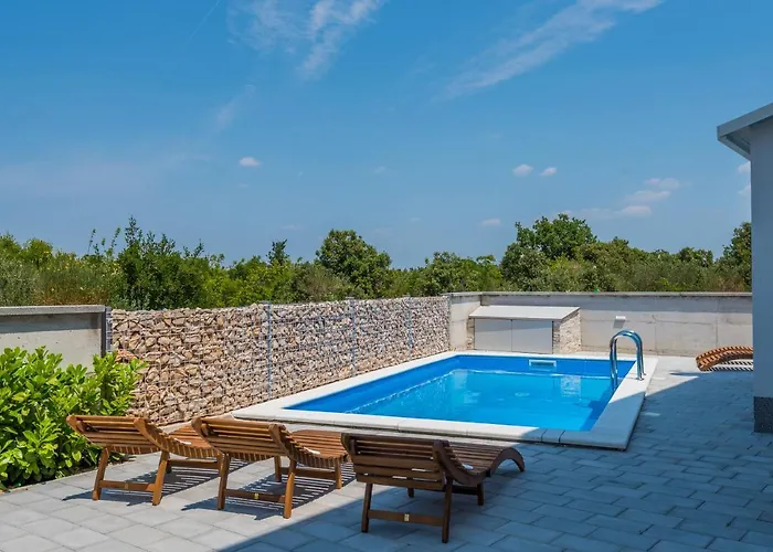 Villa House Mareta - Outdoor Swimming Pool, 4 Bedrooms, Wifi *