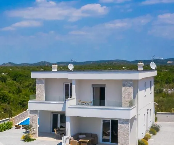 House Mareta - Outdoor Swimming Pool, 4 Bedrooms, Wifi Villa Jadrija