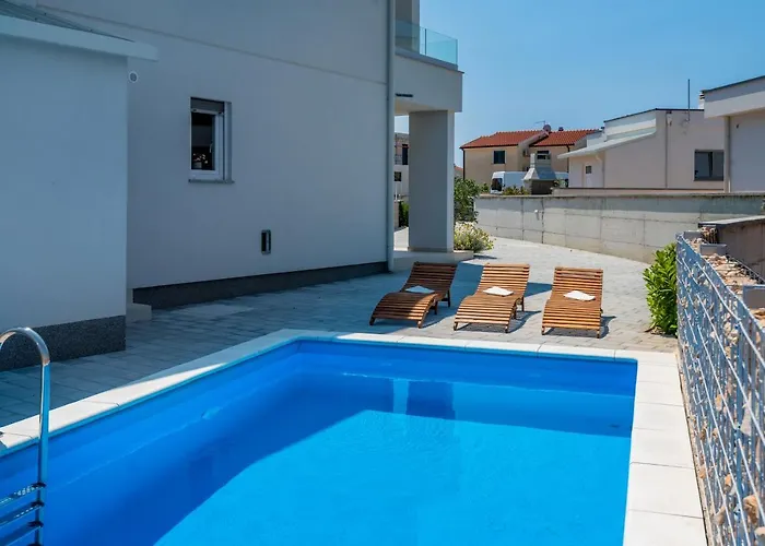 House Mareta - Outdoor Swimming Pool, 4 Bedrooms, Wifi Villa