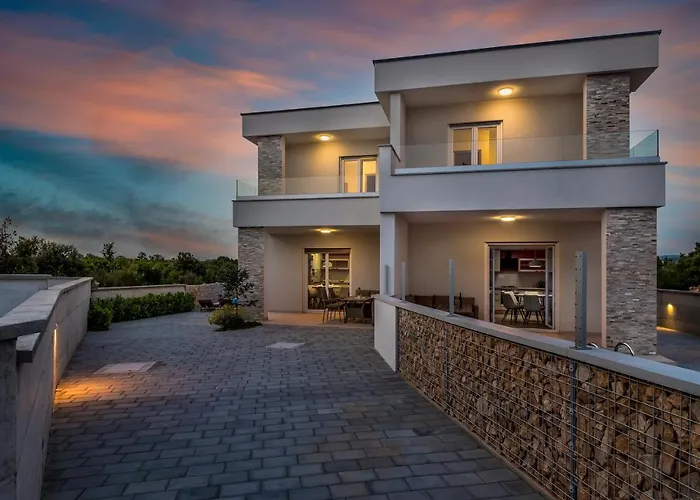 House Mareta - Outdoor Swimming Pool, 4 Bedrooms, Wifi